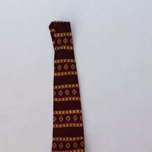 Perry Ellis Portfolio 100% silk tie